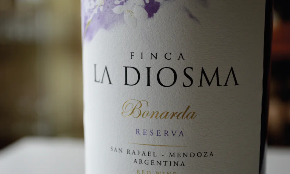 Botella Finca La Diosma Bonarda Reserva en detalle