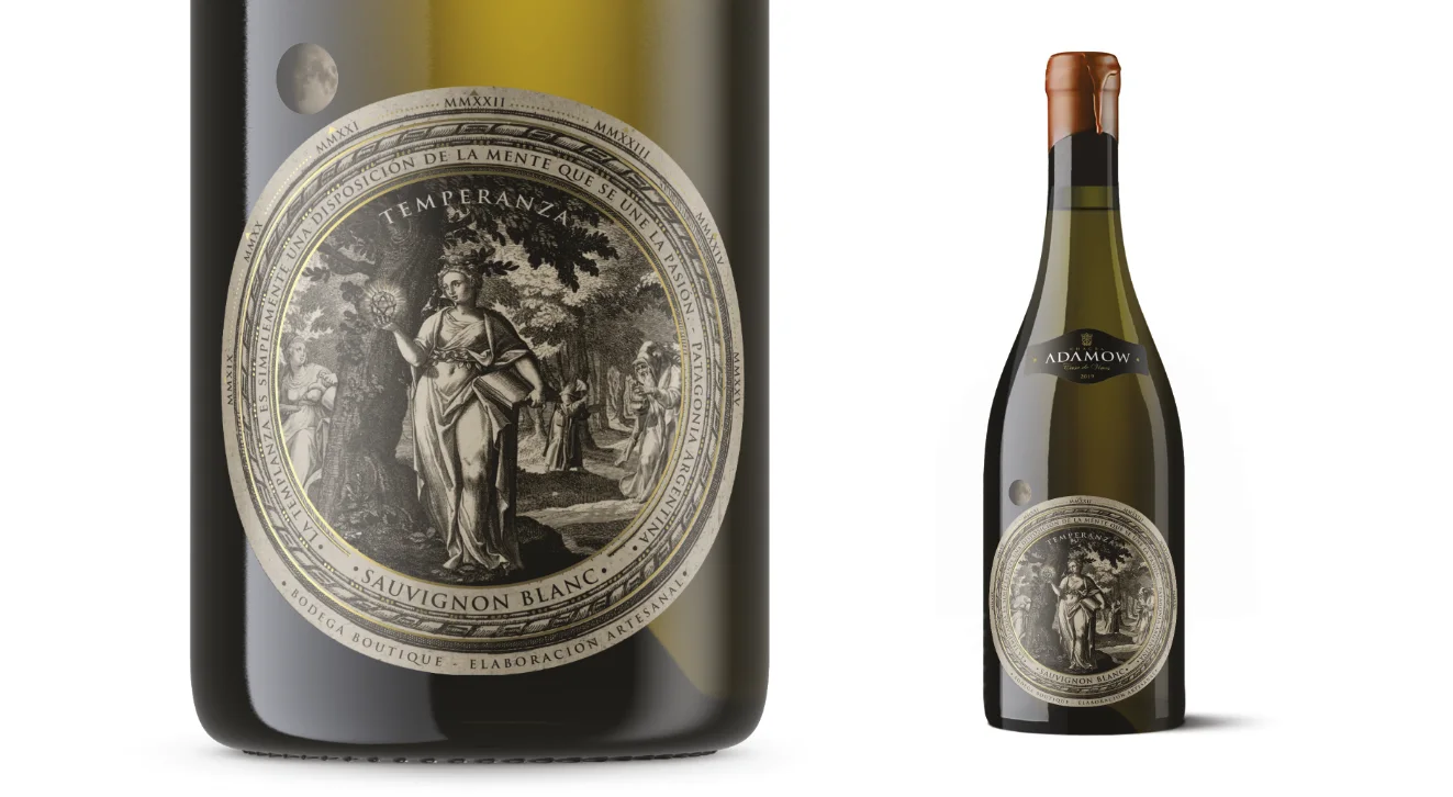 Botella Adamow — vista frontal y completa
