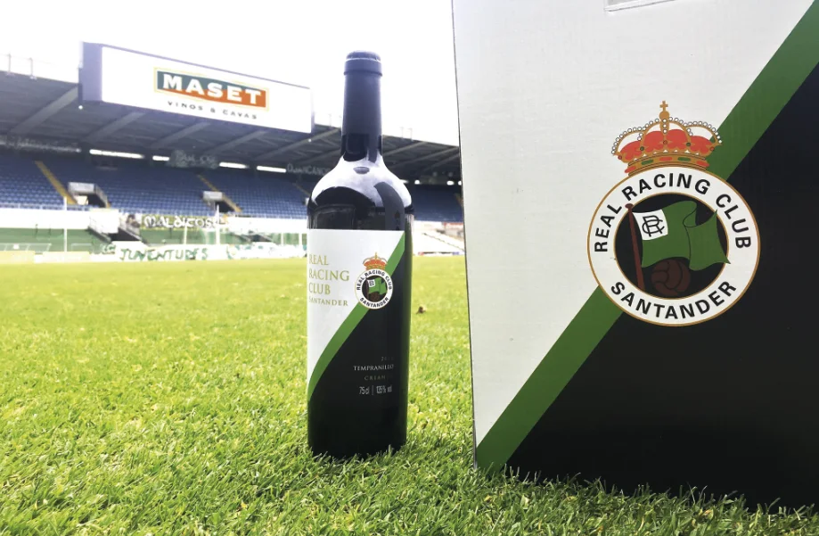 Composición de tres botellas — Real Racing Club Santander